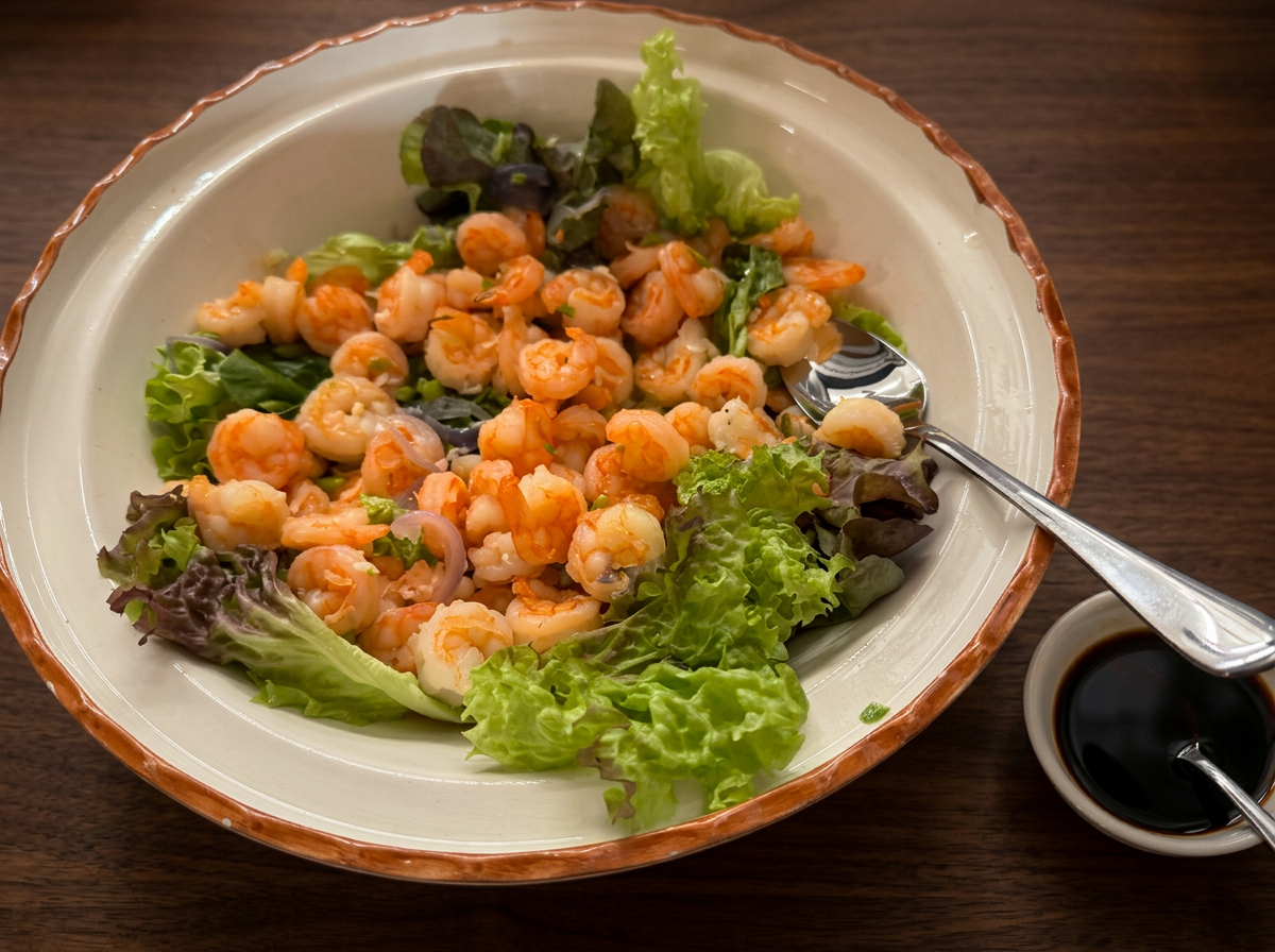 Salate — frisch und bunt angerichtet